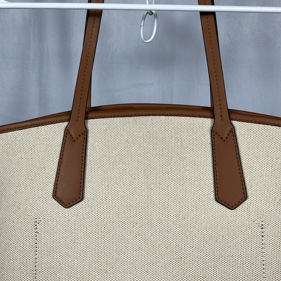 Michael Kors Jane Large Canvas Tote Bag. - Picture 8 of 11